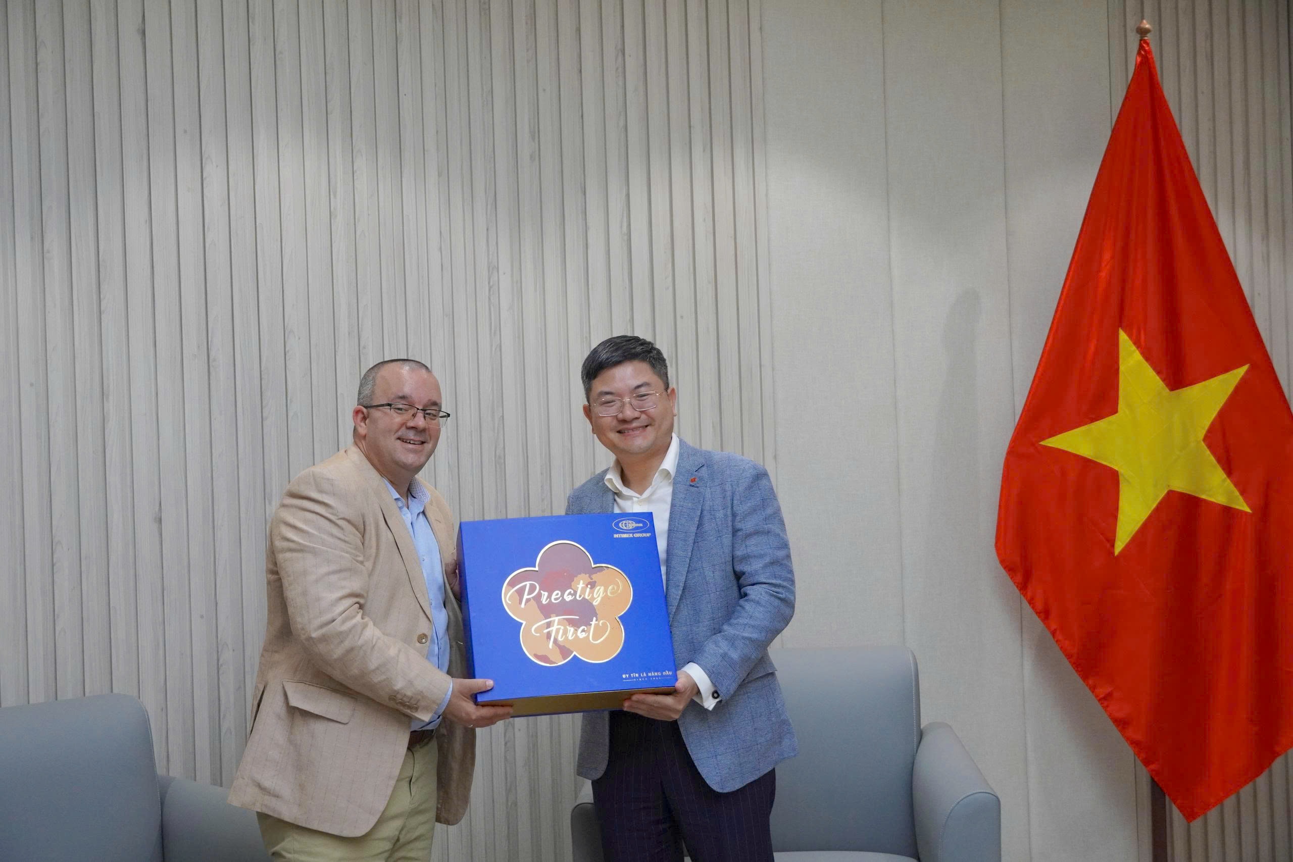 Phó Giám đốc Sở Ngoại vụ Thành phố Hồ Chí Minh tiếp Tham tán, Phó Đại sứ Cộng hòa Cuba tại Việt Nam đến chào từ biệt nhân dịp kết thúc nhiệm kỳ